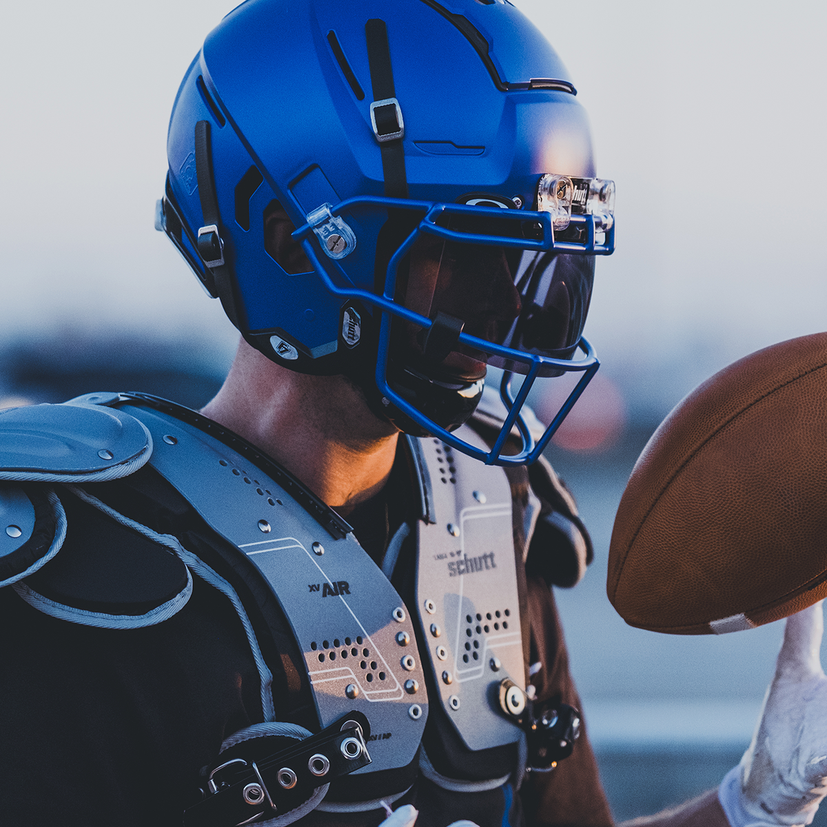 VARSITY SHOULDER PADS